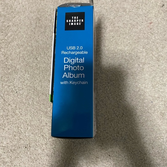 The sharper image USB 2.0 Rechargeable Digital Photo Album with Keychain - Picture 2 of 4
